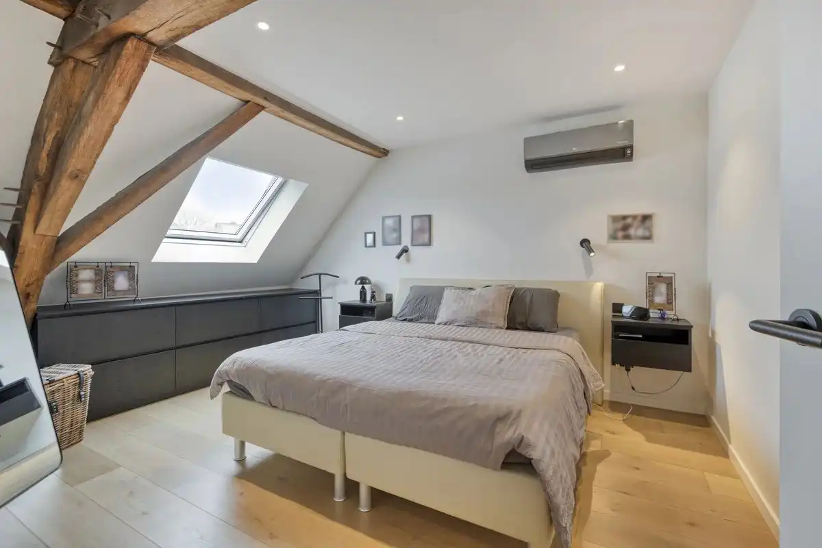 Zeer ruim handelspand met tuin en exclusief triplex  appartement met privé-lift en 2 slaapkamers, garage en staanplaats. foto 21