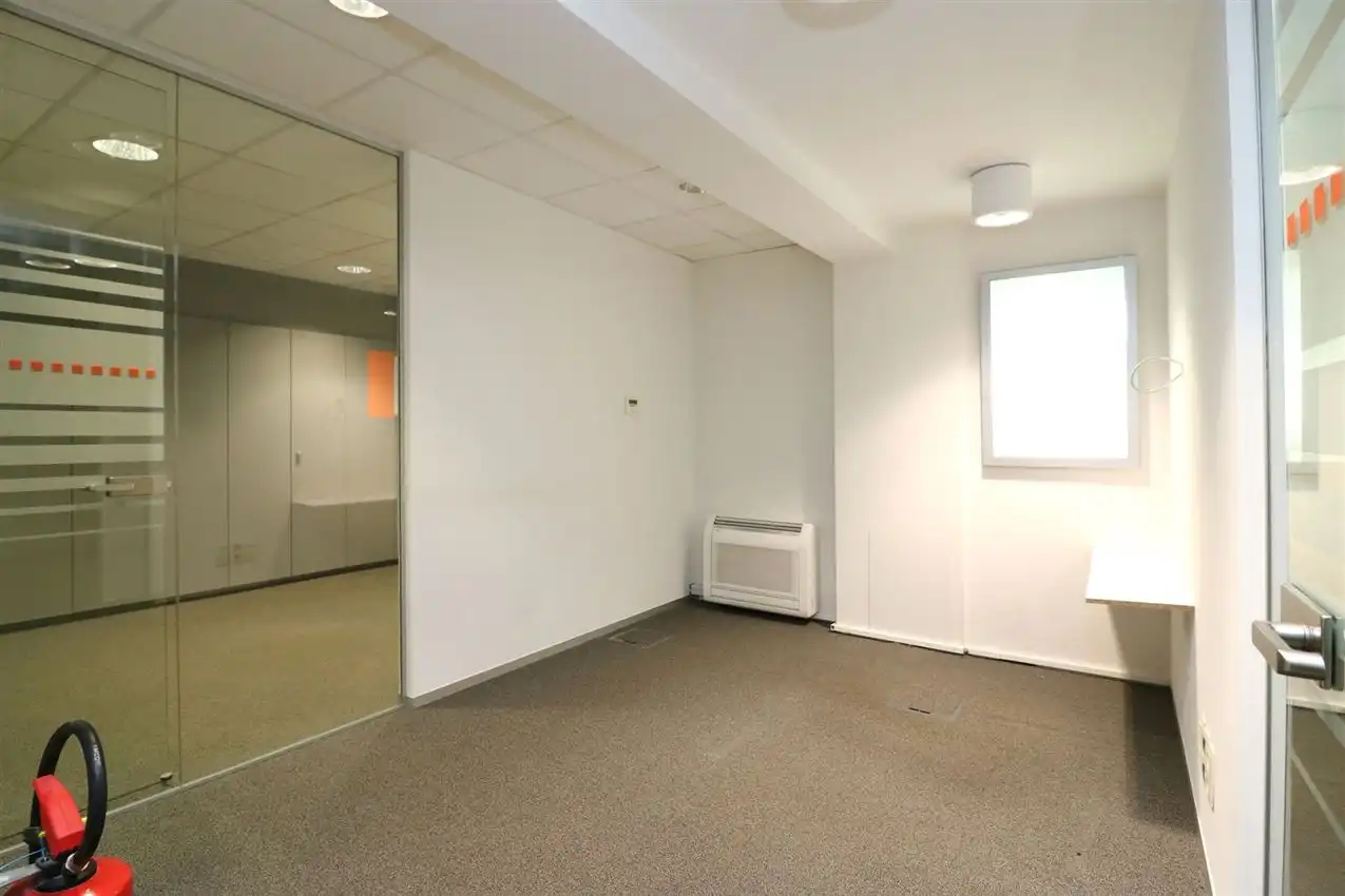 Opbrengsteigendom (handel & 4 app) op toplocatie foto 17