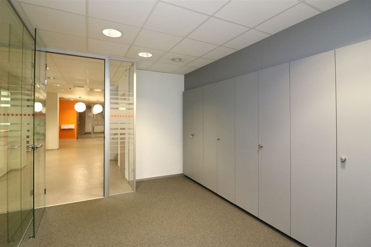 Opbrengsteigendom (handel & 4 app) op toplocatie foto 17