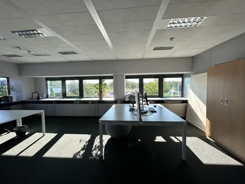 Magazijn (1.104 m²) met kantoorruimte (206 m²) – op toplocatie The Loop foto 8