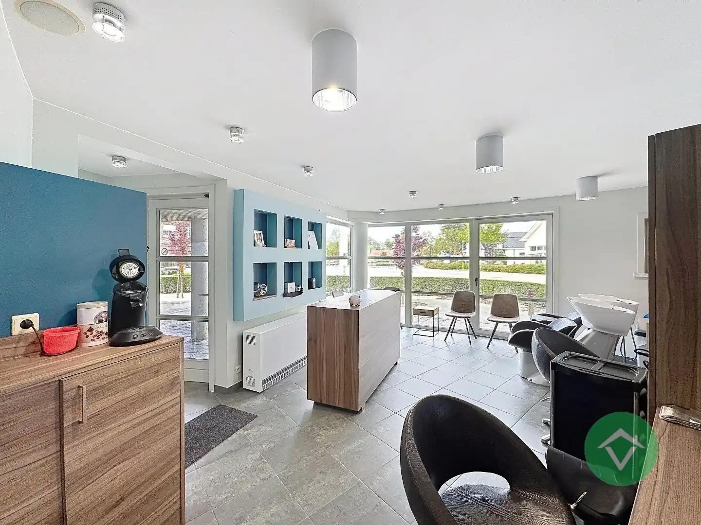 Volledig gerenoveerd handelspand met woonst en garage te Koekelare foto 24