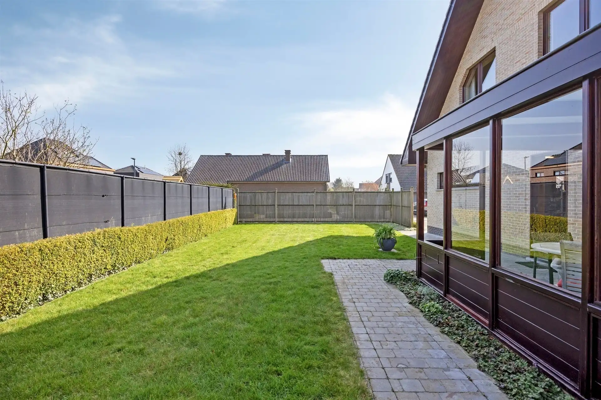 Villa in doodlopende straat foto 20