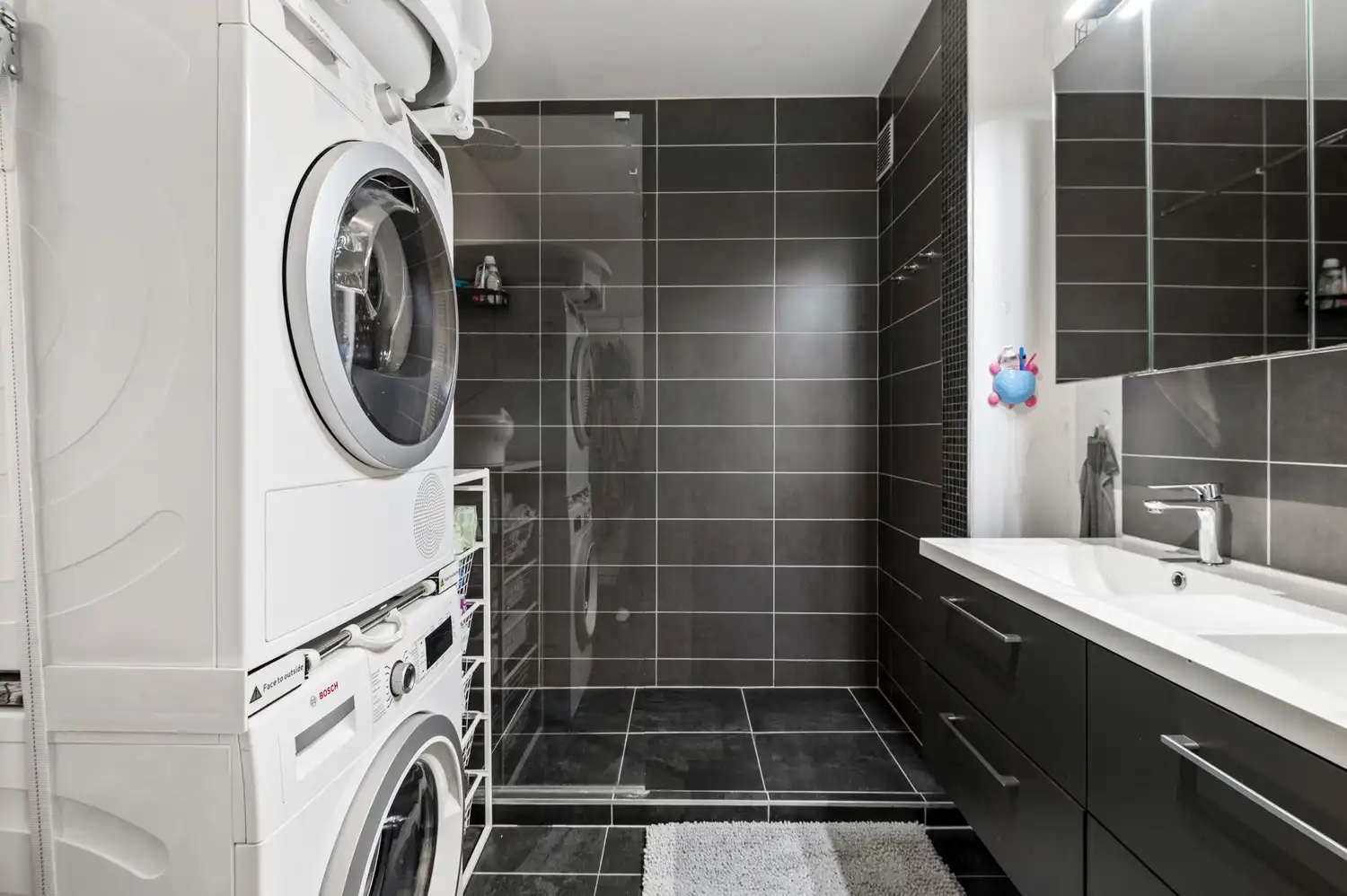 Instapklaar appartement op de 1ste verdieping met 2 slaapkamers en berging te Mortsel! foto 11