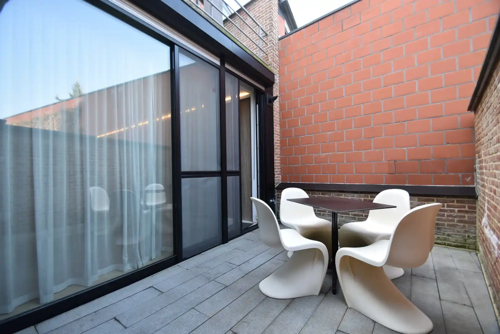 Uniek rolstoelvriendelijk en gemeubeld gelijkvloers appartement met terras dankzij hoogstaande architectuur  foto 24