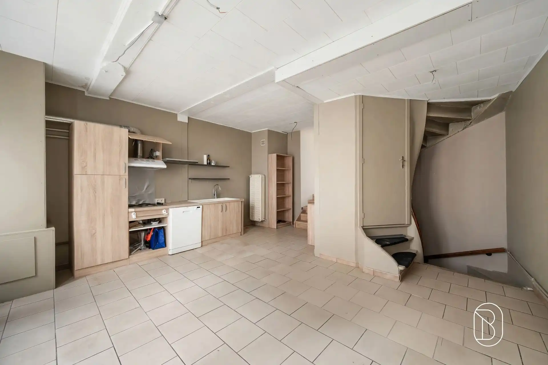 Topgelegen handelspand met eventuele woonst foto 15