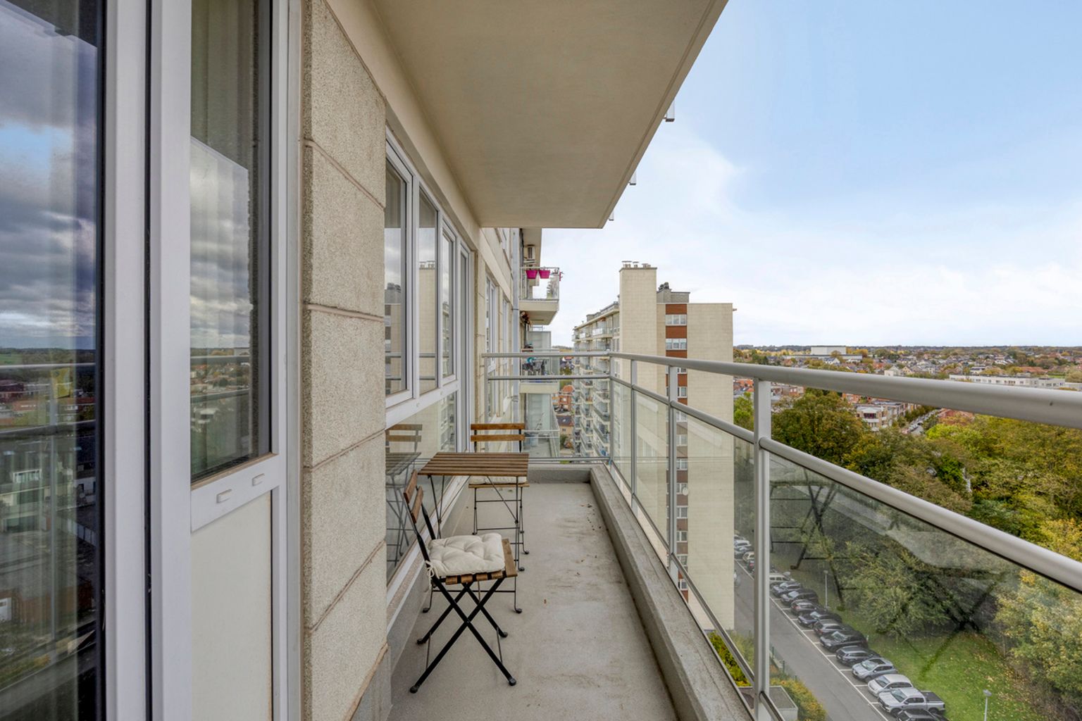 Instapklaar 2-slaapkamerappartement met panoramisch uitzicht foto 13