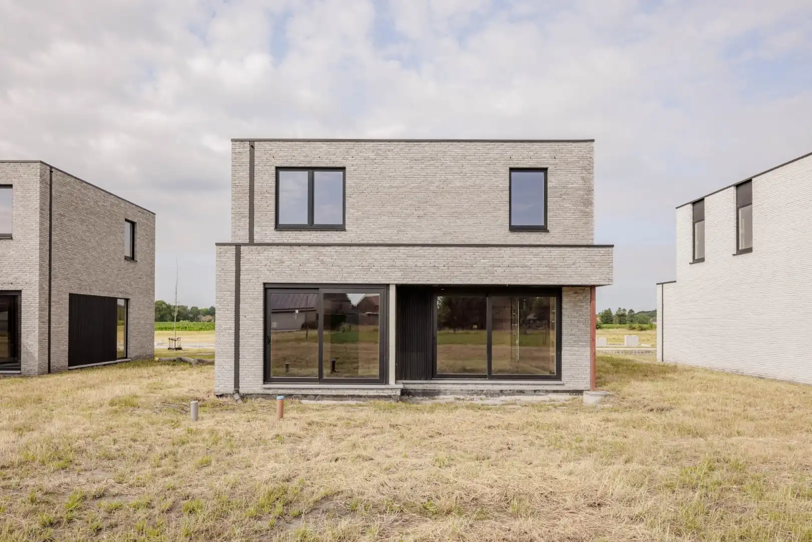 Vrijstaande nieuwbouwwoning met 3 slpk’s foto {{pictureIndex}}