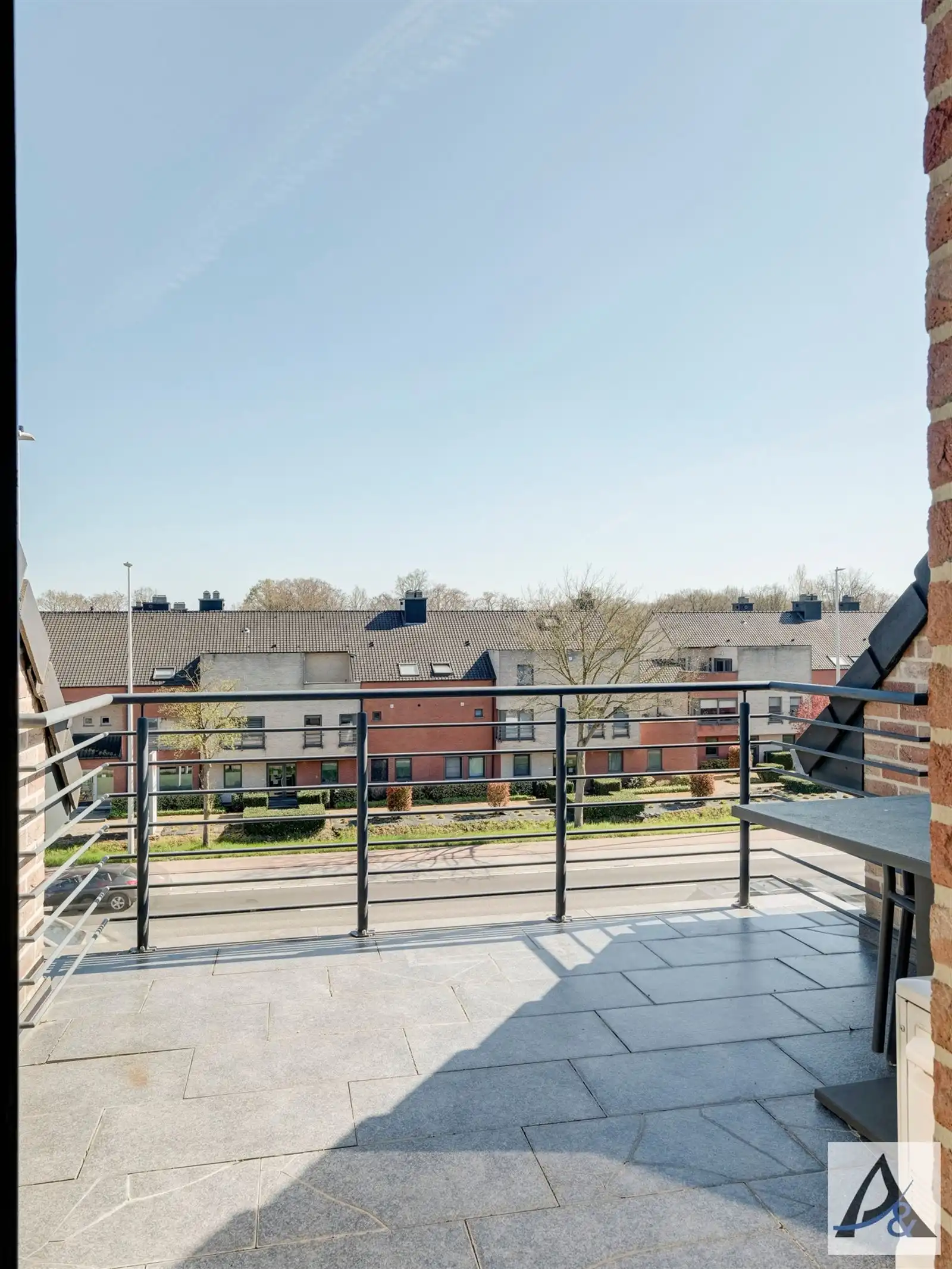 Ruim duplex appartement met terras en 3 slaapkamers in Diepenbeek. foto 21