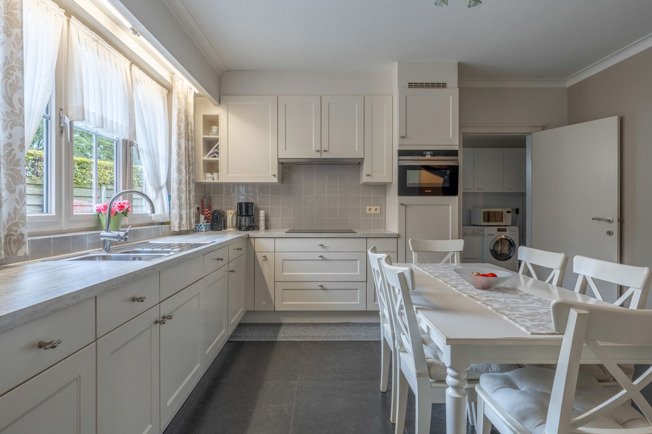 Ruime woning met o.a. 3 slpks (mogelijk meer) en garage. foto 8