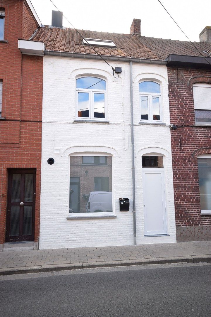 Instapklare rijwoning te koop in Roeselare – rustig gelegen nabij centrum en park foto {{pictureIndex}}