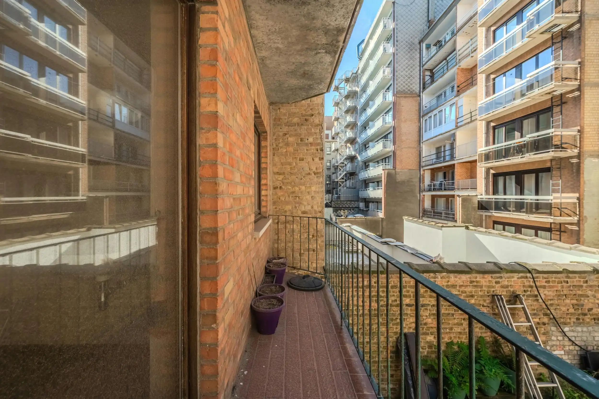 Centraal gelegen 2 slaapkamer appartement vlakbij de Zeedijk foto 13
