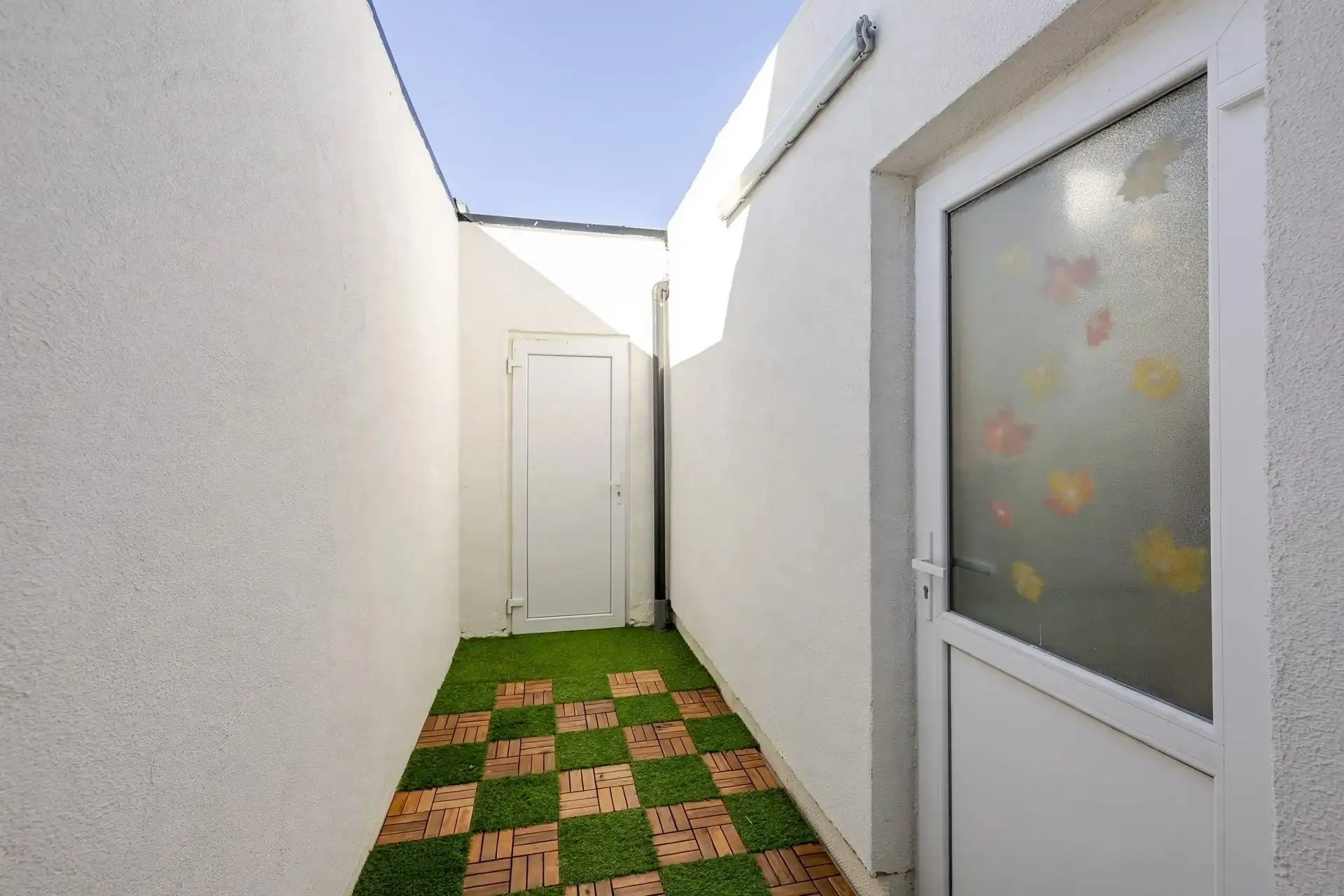 Prachtig gerenoveerde woning met 2 slks en buitenruimte foto 12