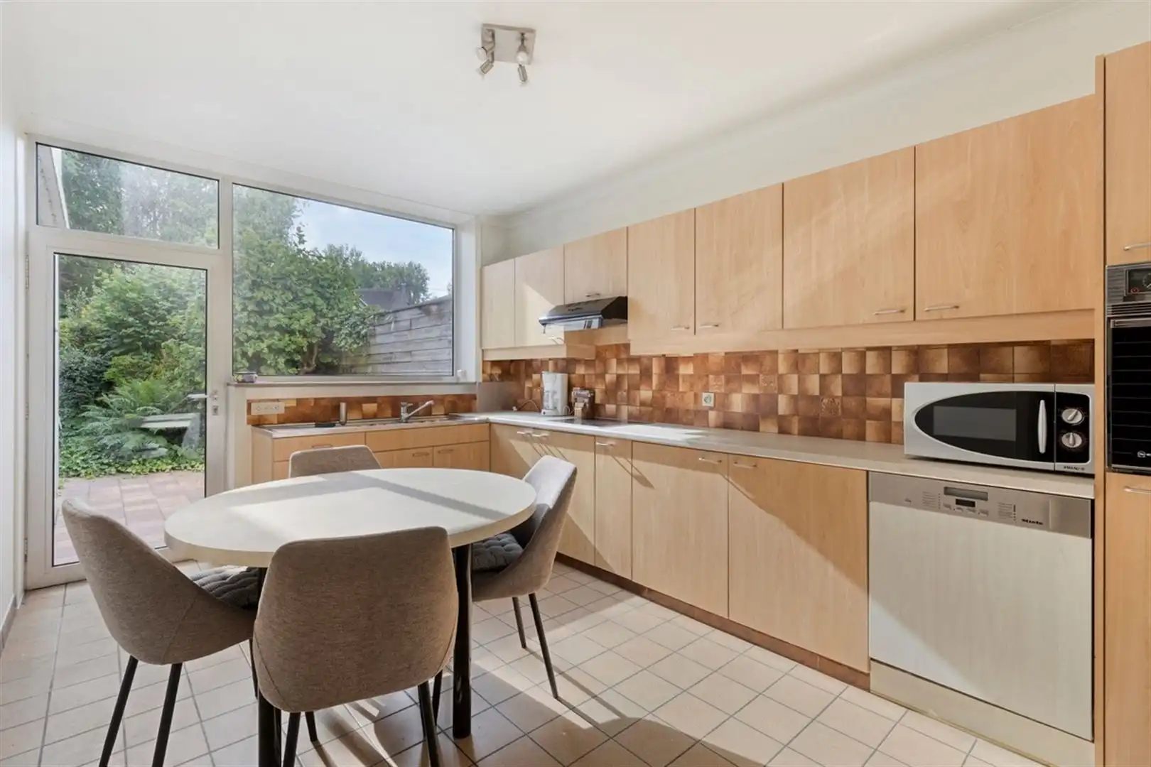 Knusse woning in deelgemeente Leupegem foto 10