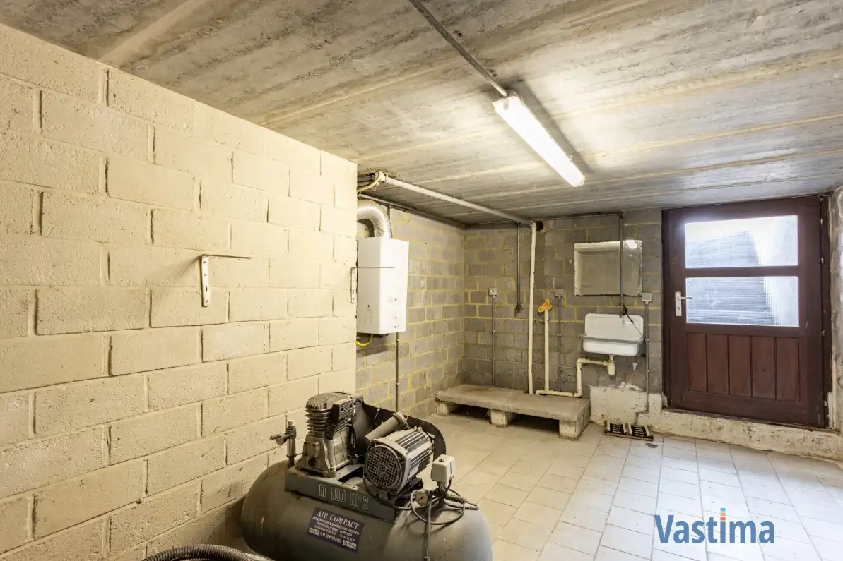 Ruime halfopen bungalow met grote kelder, 3 slaapkamers en zonnige tuin foto 29