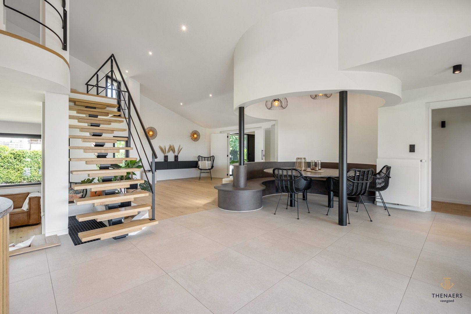 UNIEKE GERENOVEERDE WONING MET 4 SLAAPKAMERS EN PRACHTIG UITZICHT OP DE VELDEN. foto 18