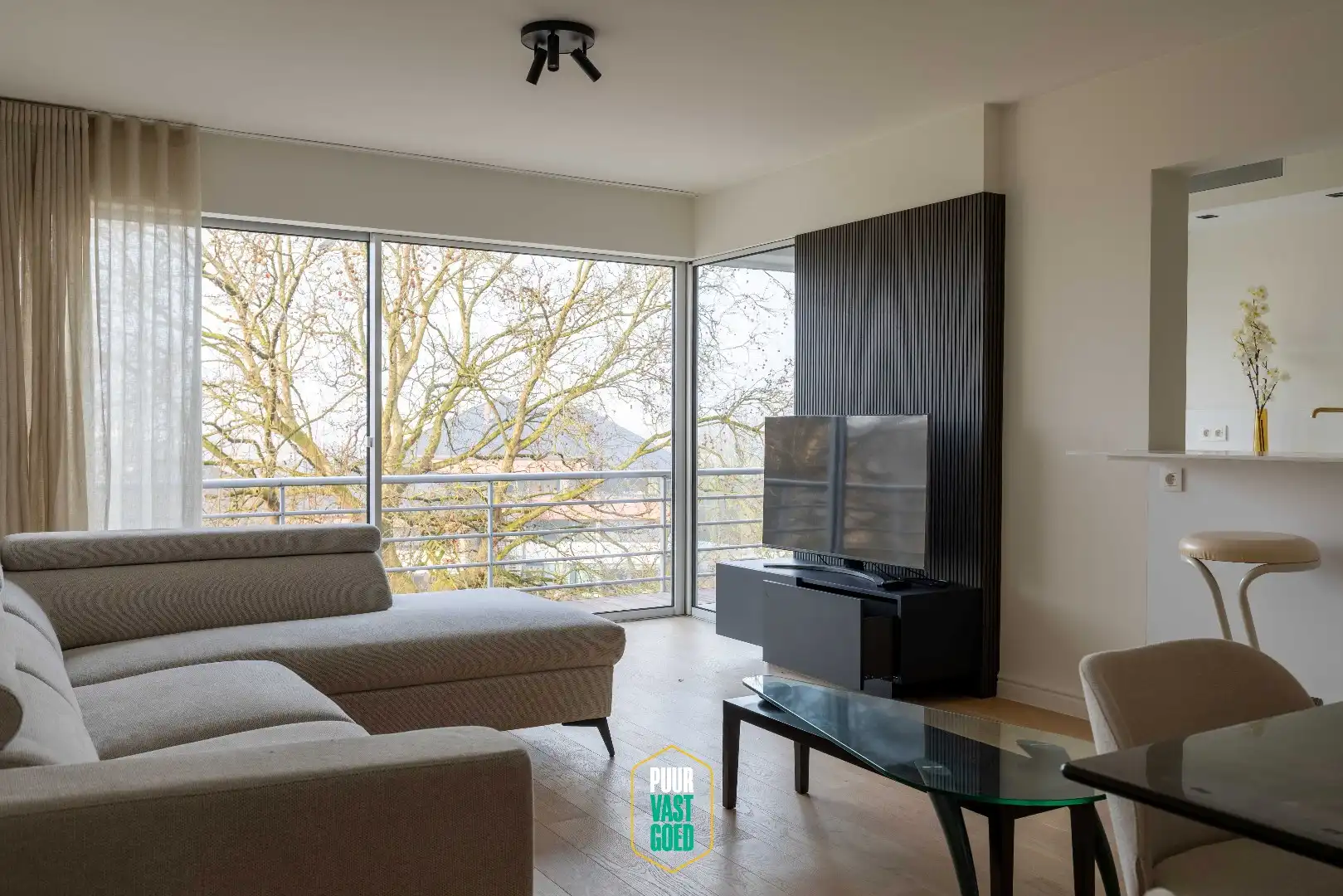 Ruim gerenoveerd en gemeubeld appartement voor tijdelijke verhuur foto 2