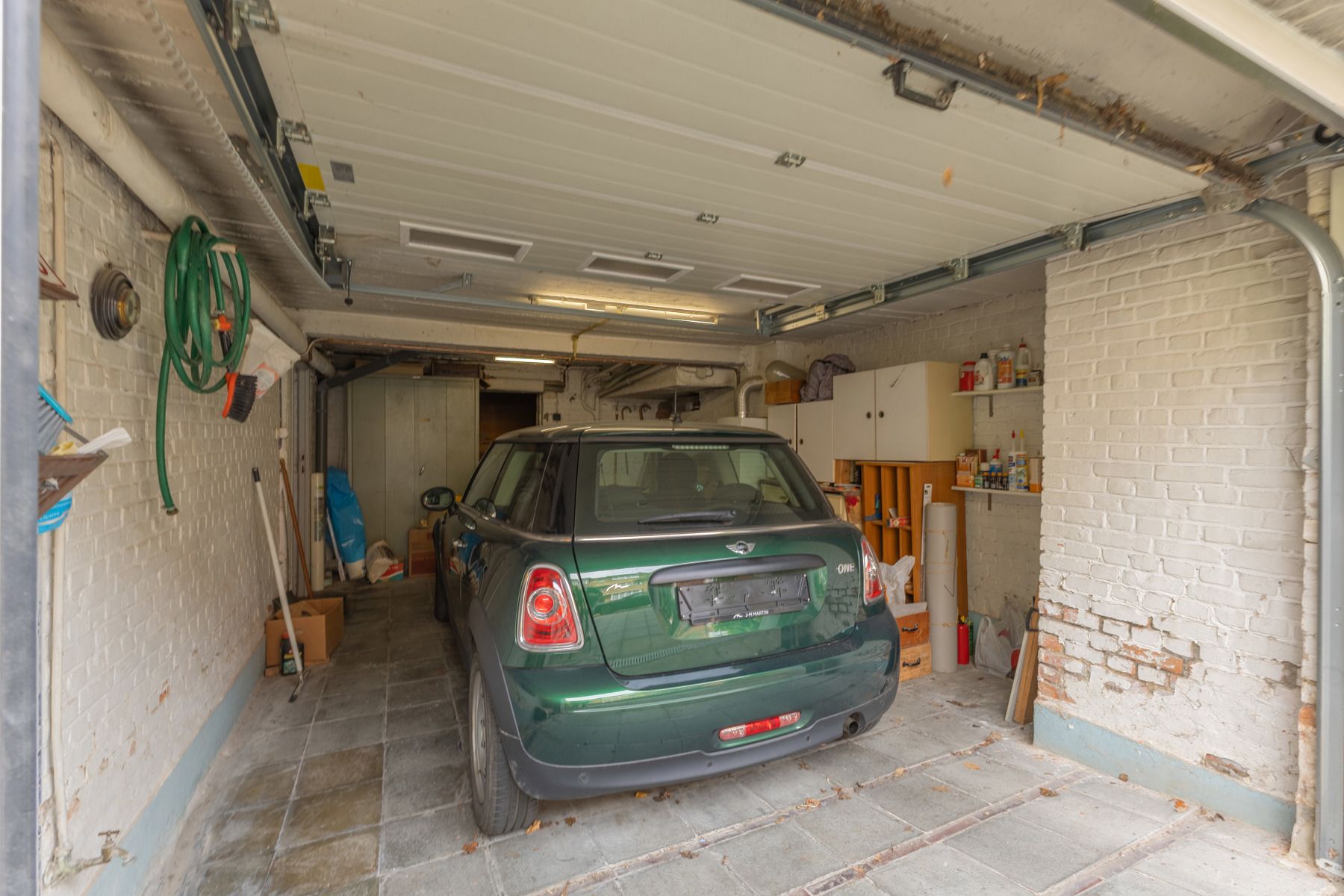 Gunstig gelijkvloers appartement met 2 slpks en garage foto 14