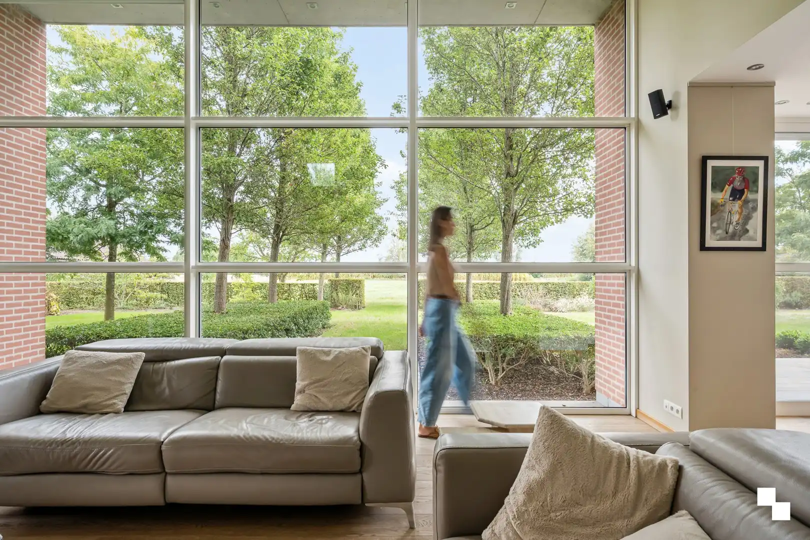 Uitzonderlijk ruime eigendom met 507 m² bewoonbare oppervlakte en weideland foto {{pictureIndex}}