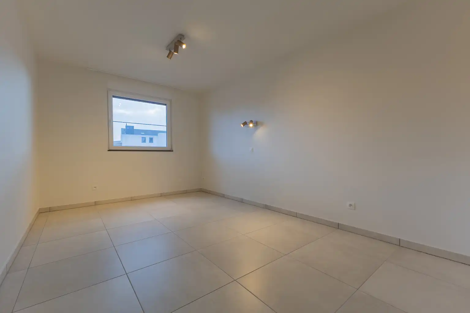 Nieuwbouwappartement met 2 slpks, bureau, kelder en terras foto 10