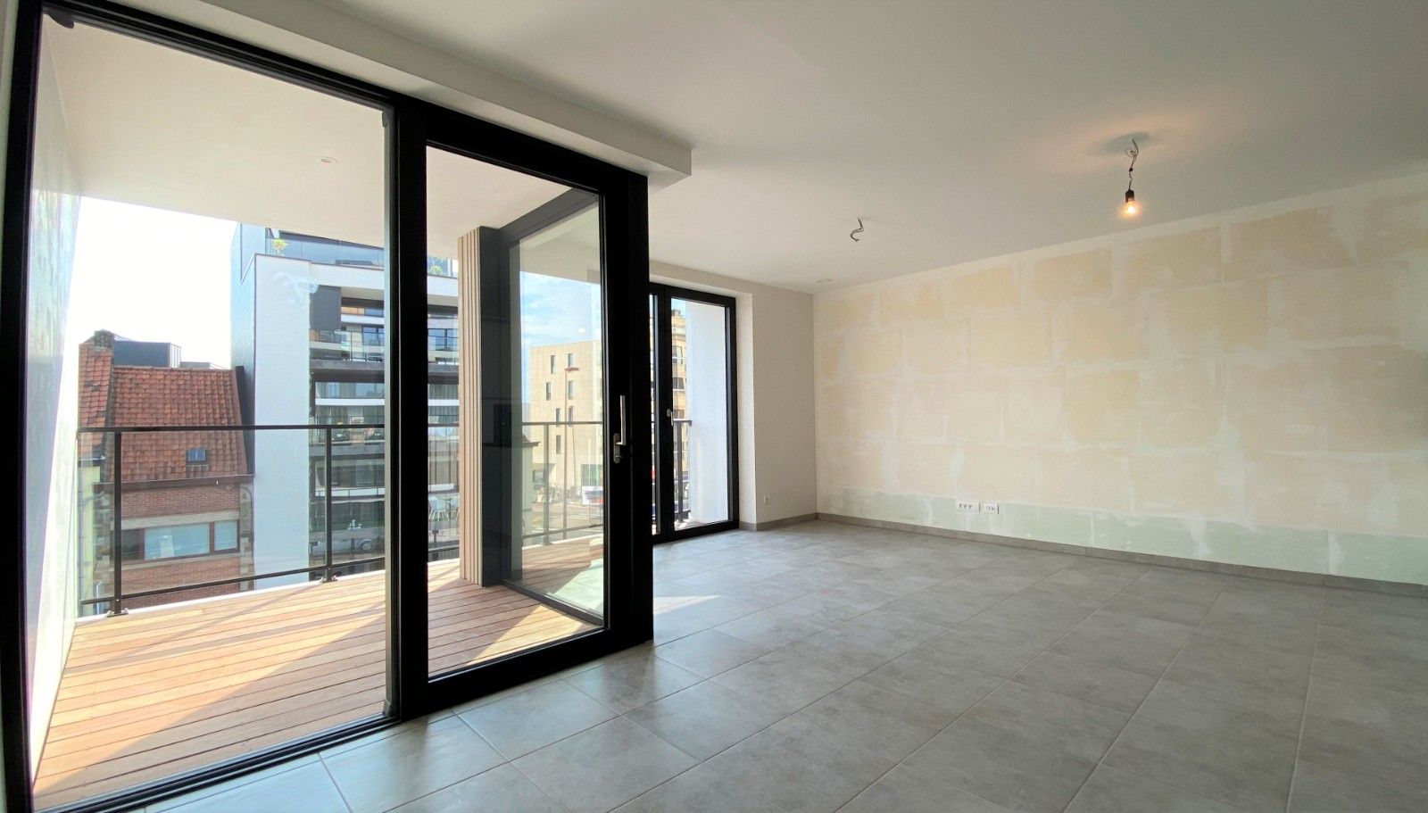 Centraal gelegen, instapklaar appartement met 2 slaapkamers foto 3