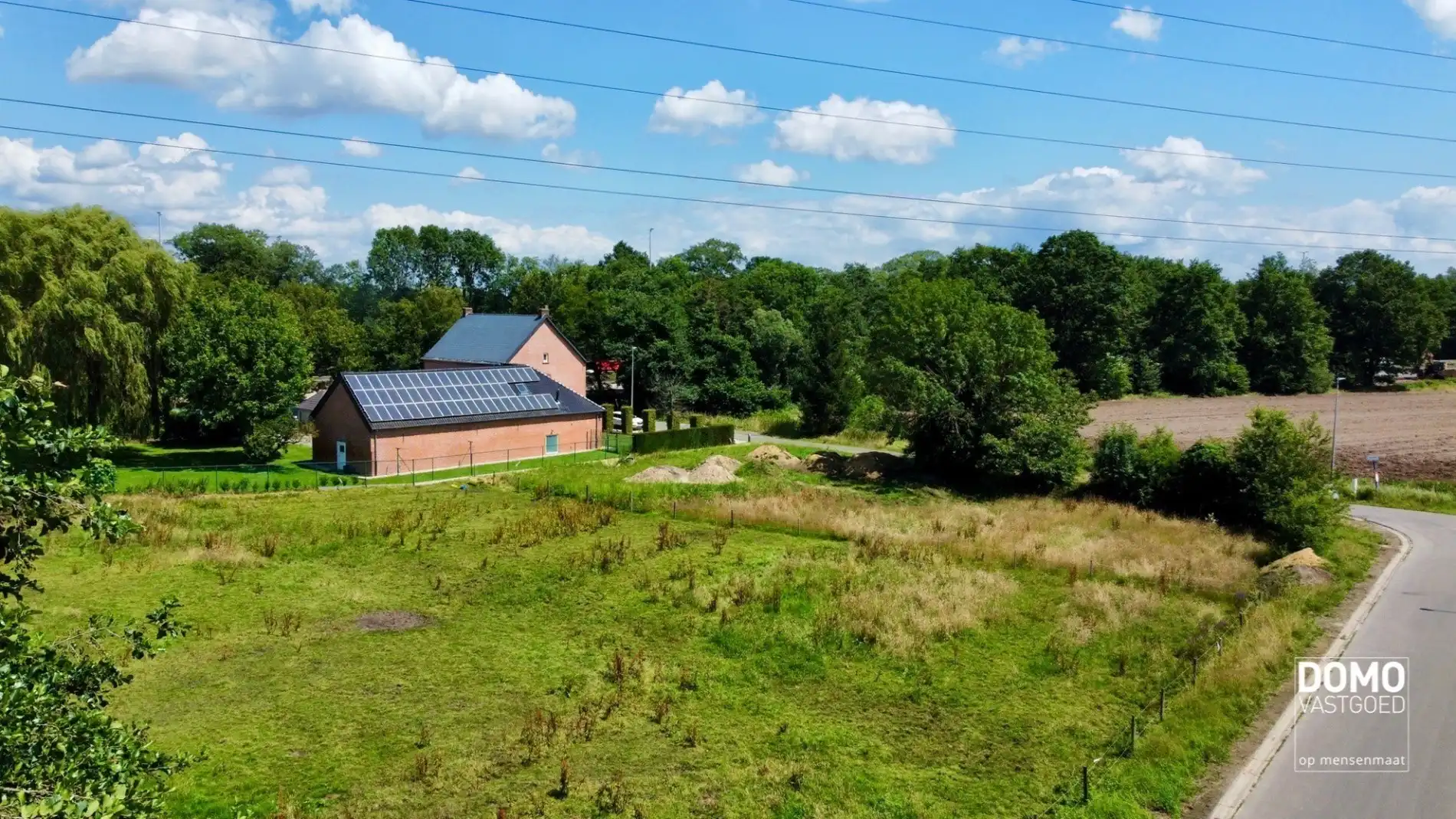 Ruime bouwgrond voor een half open bebouwing, gelegen op een perceel van 7a30ca. foto 7
