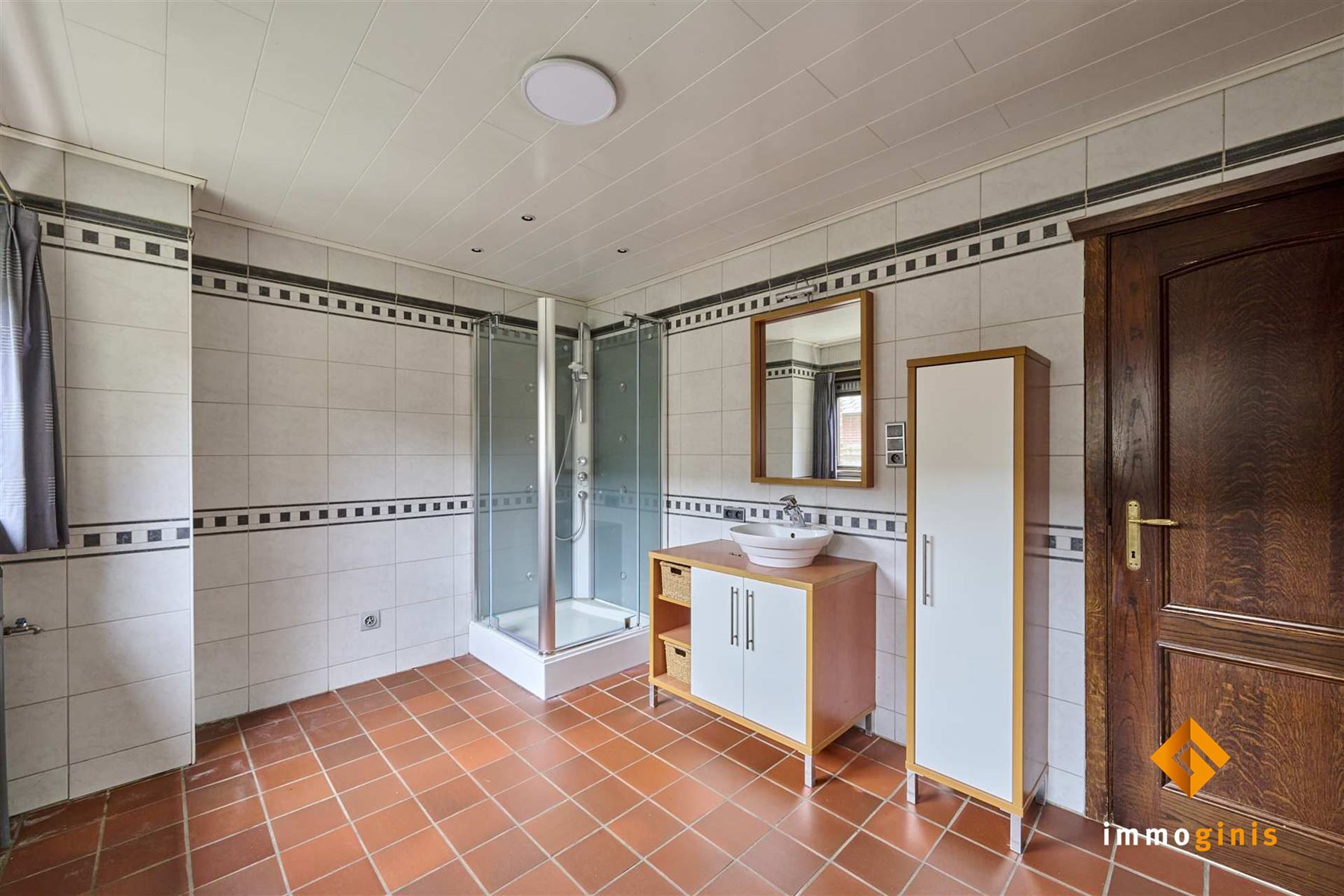 Zéér ruime woning met dubbele inpandige garage op mooi perceel van 7a33ca. foto 11