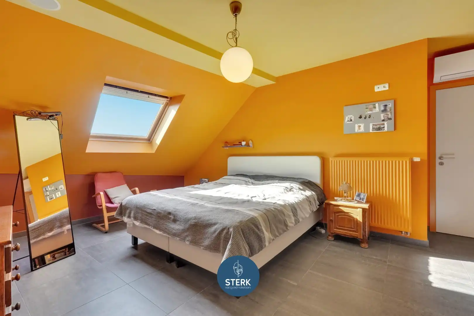 RIANTE DUPLEX MET 5 SLPKS, 2 BADKAMERS EN DUBBELE GARAGE IN CENTRUM LANAKEN ! foto 17