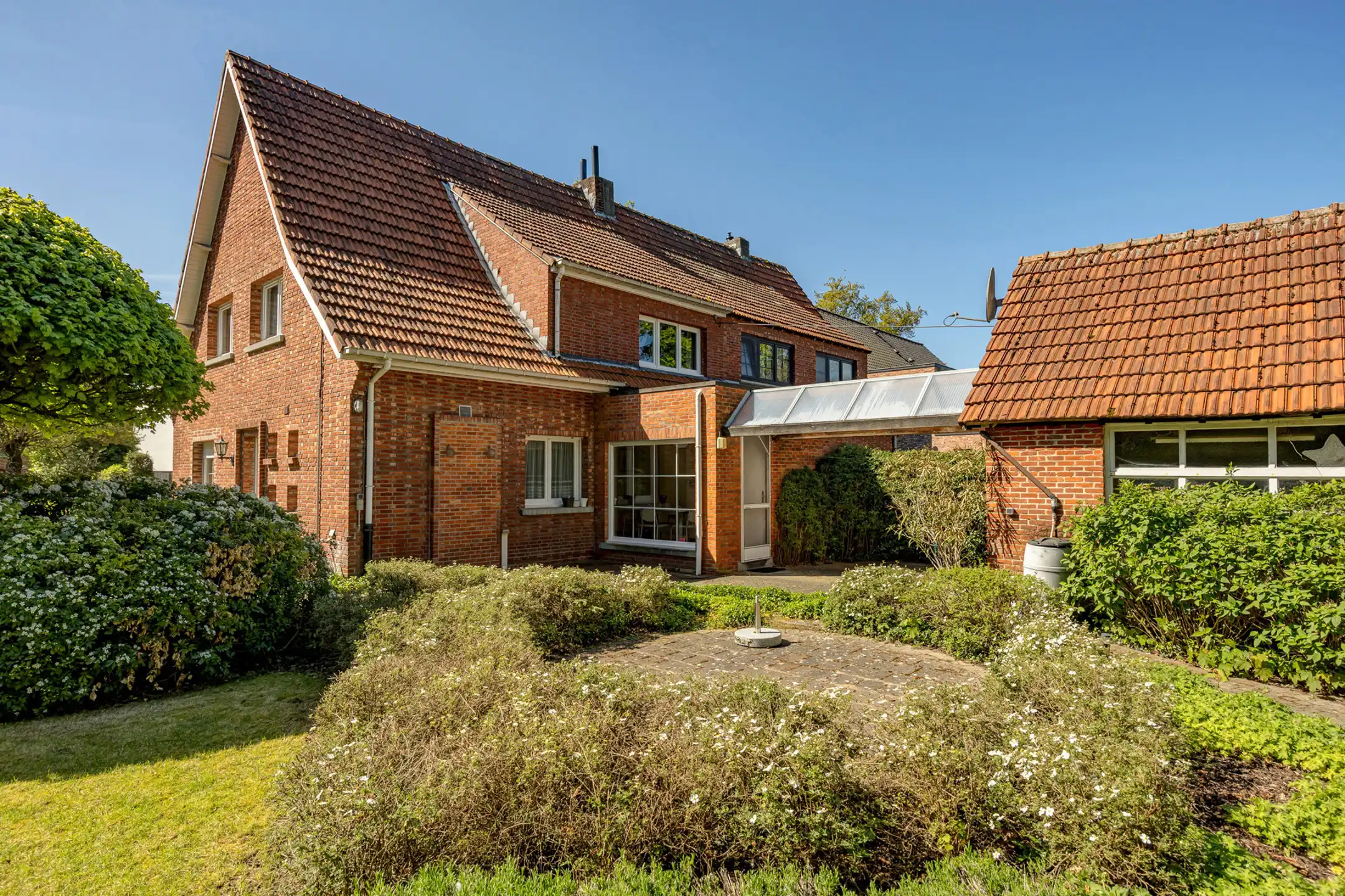 Charmante woning met 4 slpks op 742 m² met achteringang foto 35