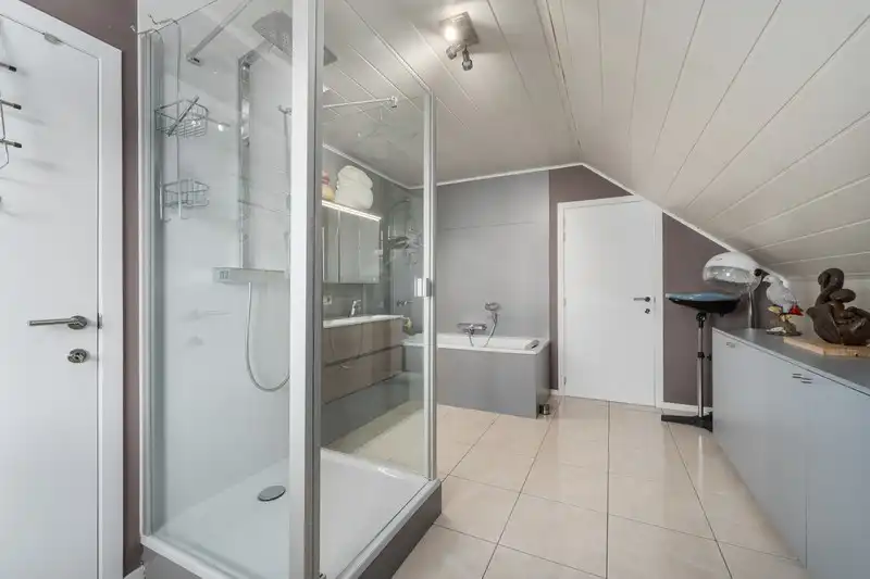 Uitzonderlijke villa-landhuis met bijgebouwen op een prachtig domein. foto 21