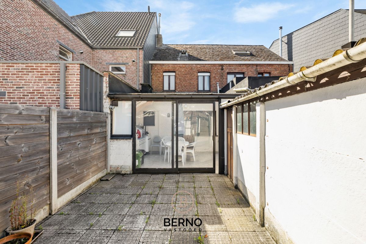 Rijwoning met uitrit achteraan foto 15