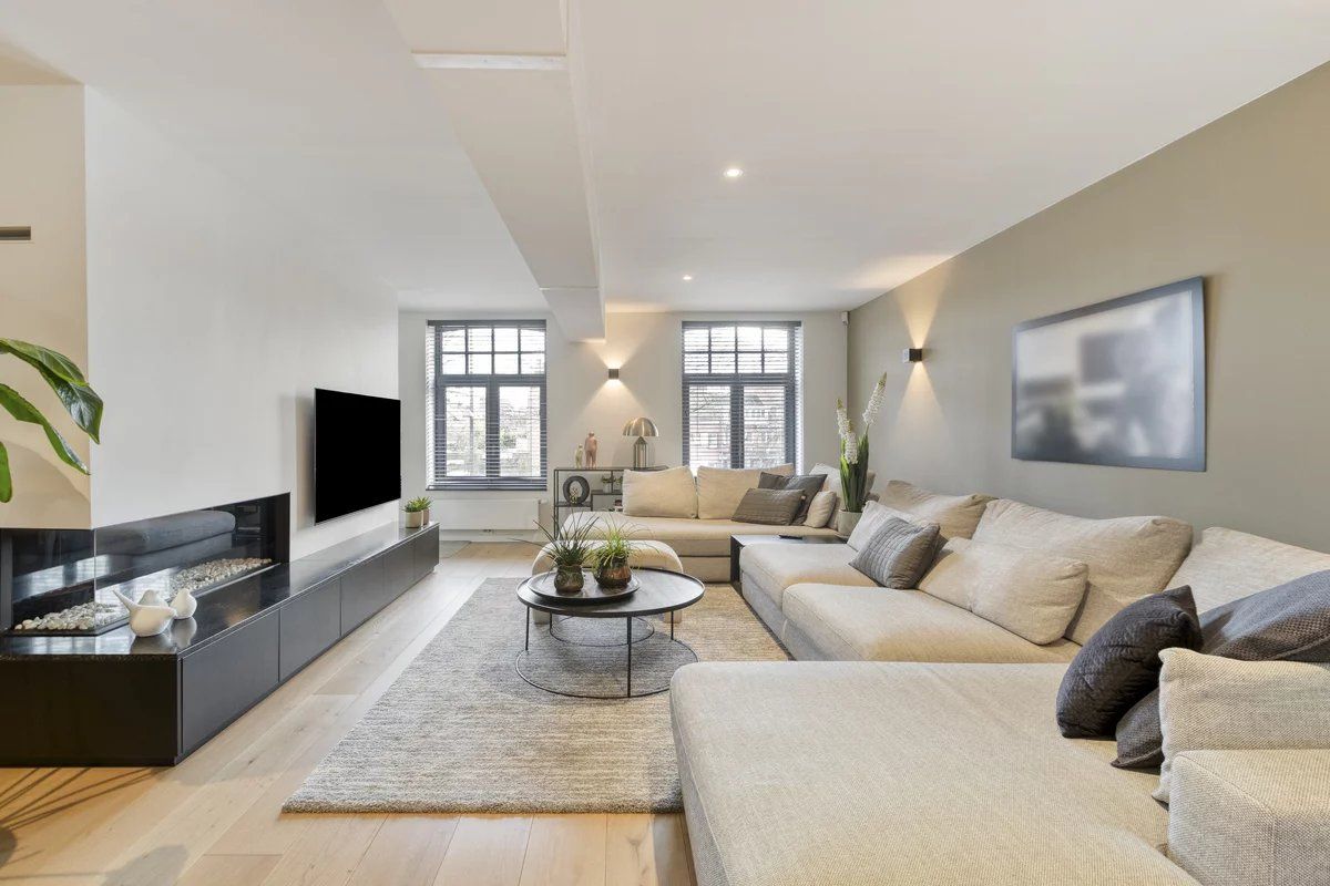 Zeer ruim handelspand met tuin en exclusief triplex  appartement met privé-lift en 2 slaapkamers, garage en staanplaats. foto 6