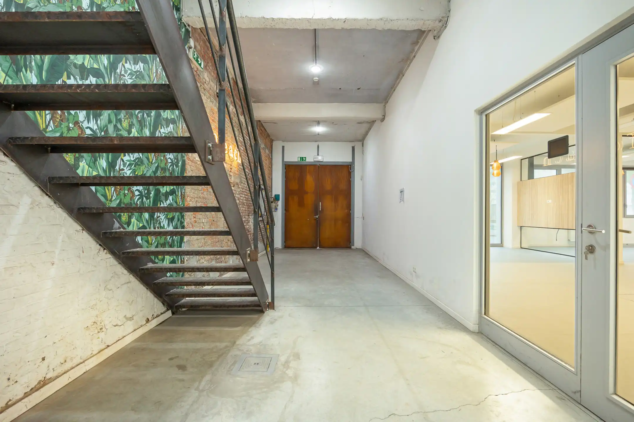 Karaktervol kantoor te koop te Merksem foto 2