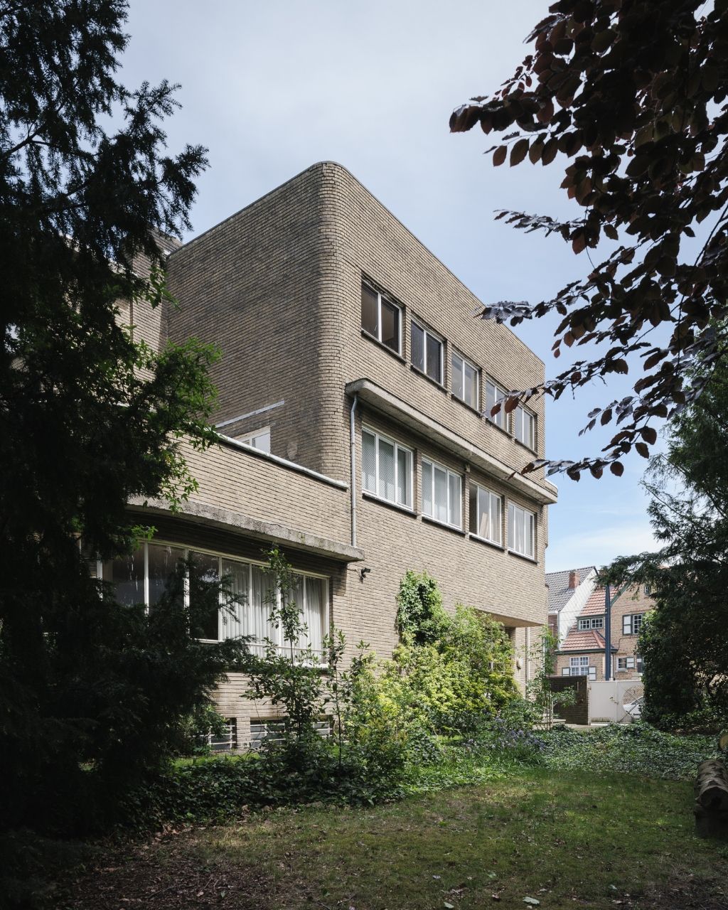 Omgeving Sint-Pieters statoin - Imposante half vrijstaande villa met parktuin, in nieuwe zakelijkheid naar een ontwerp van architect Geo Bontinck (1935). foto 4