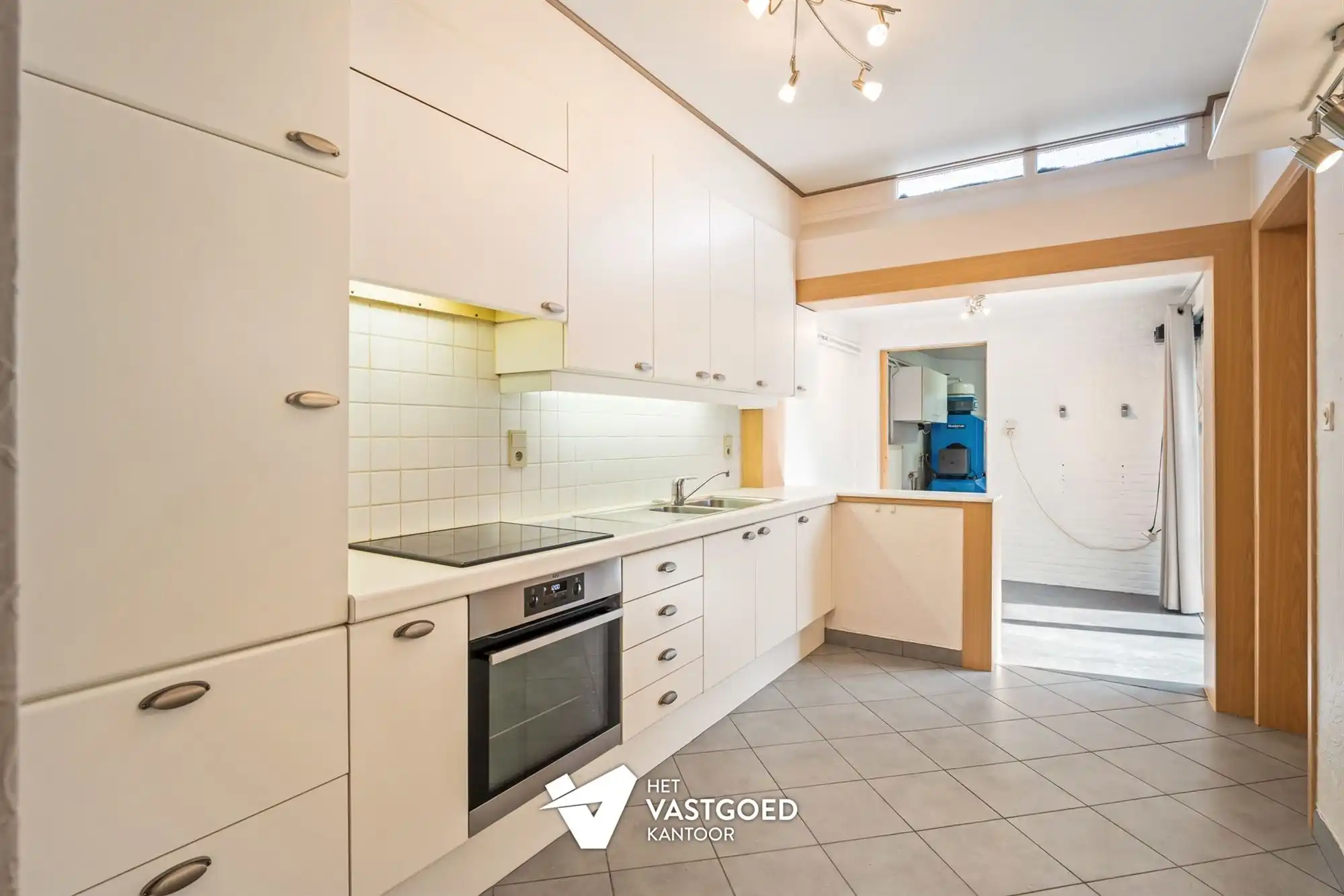 INSTAPKLARE WONING MET LEUKE TUIN EN GARAGE foto 9