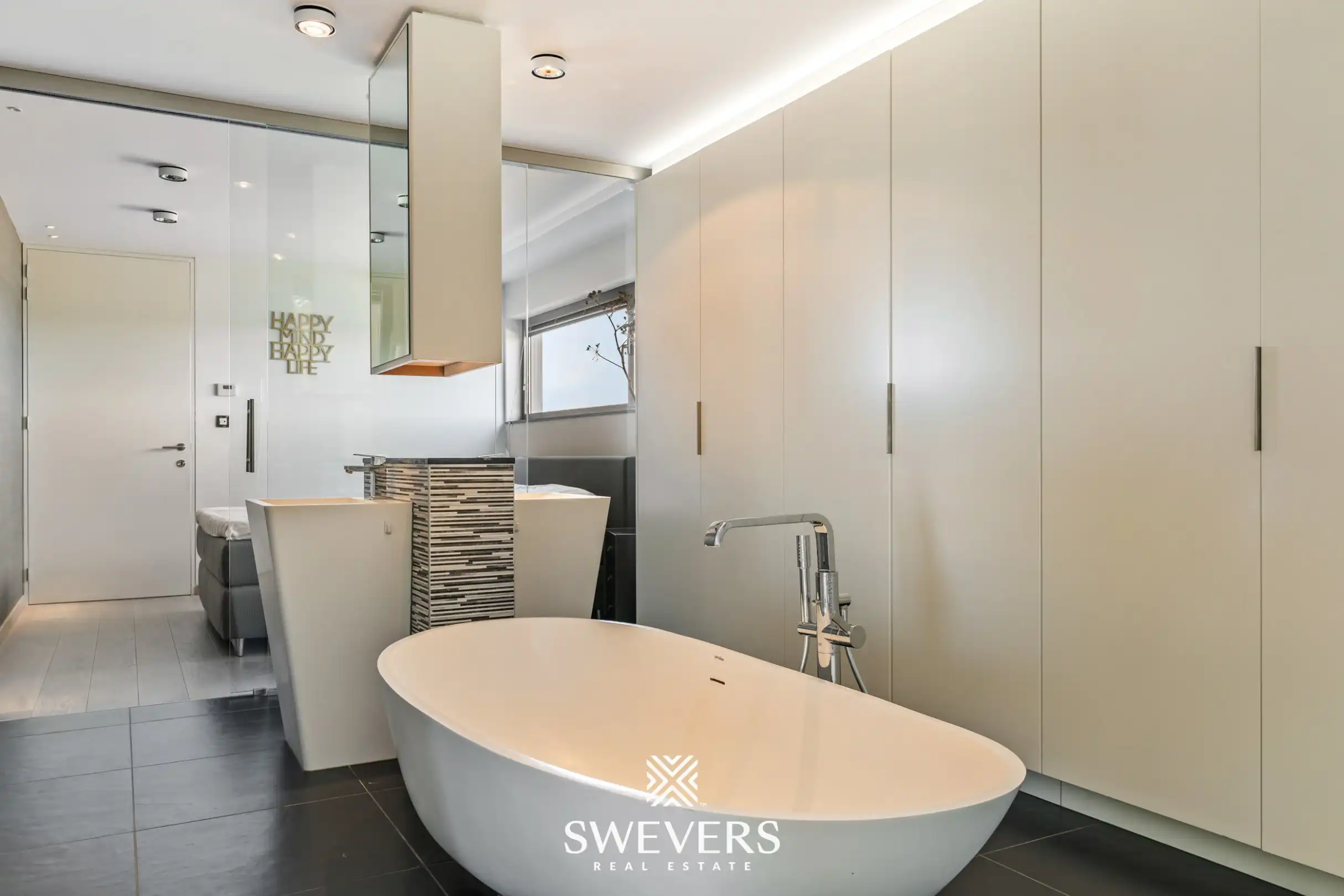 Exclusief penthouse met veel lichtinval en ruim panoramisch terras met prachtig ver uitzicht in centrum Genk foto 17