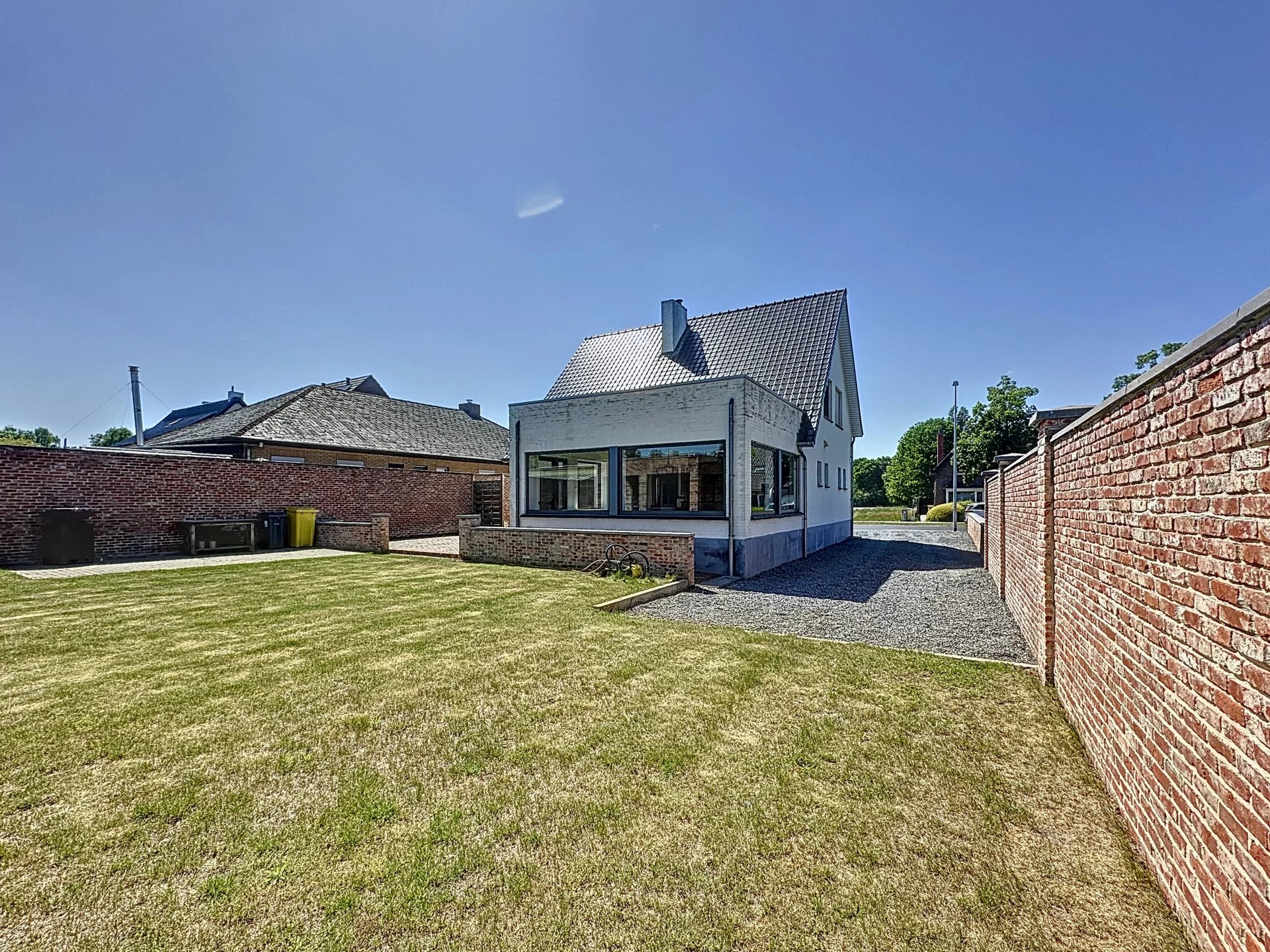 Charmante gerenoveerde woning met bijgebouw, ideaal voor bijberoep of inwonende ouders/volwassen kinderen. foto 24
