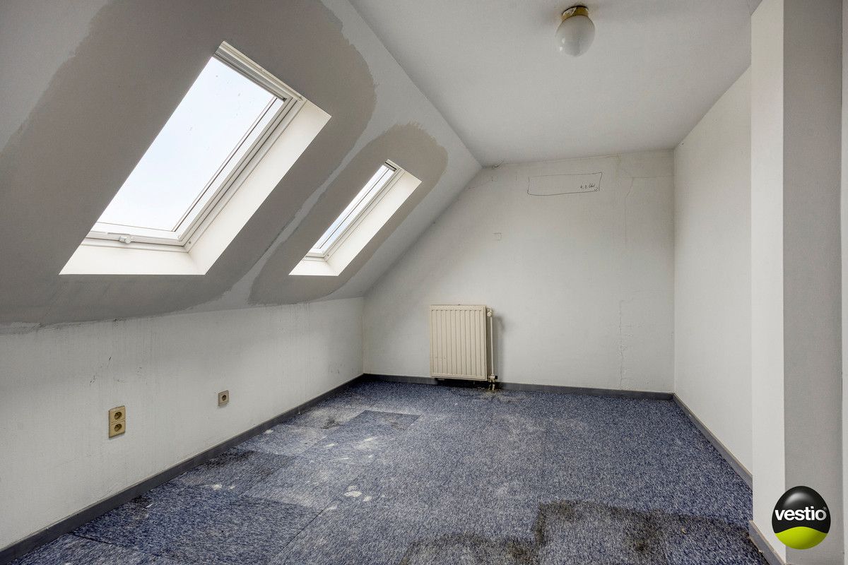 COMPLEX BESTAANDE UIT 14 TE RENOVEREN STUDIO'S MET UITBREIDINGSMOGELIJKHEDEN TE VELDWEZELT. foto 23