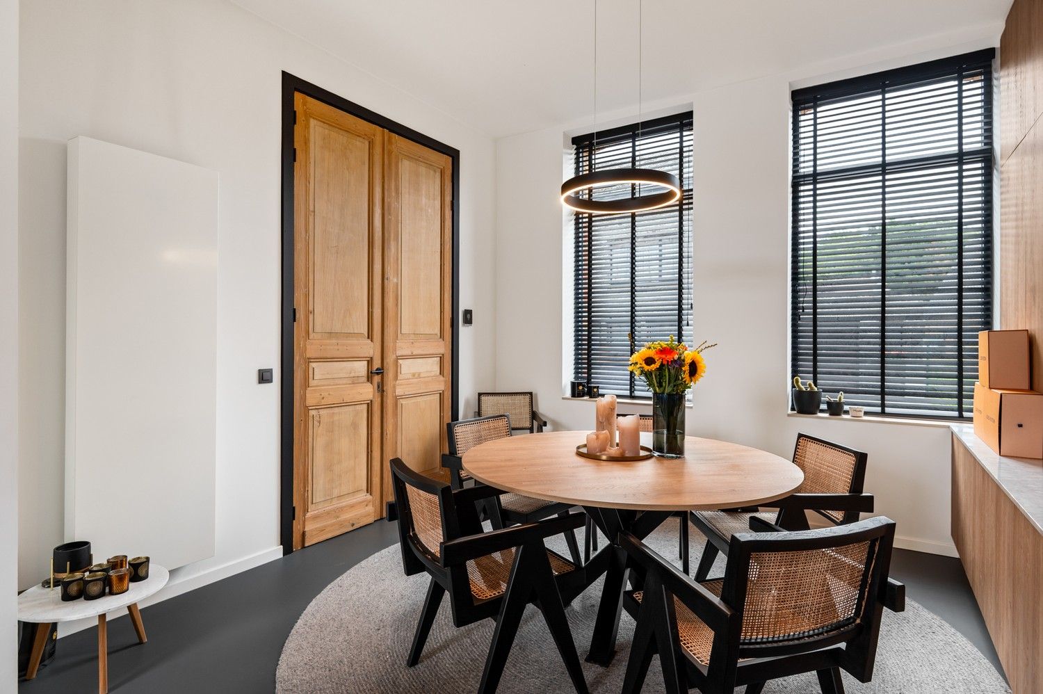 Prachtig en hedendaags gerenoveerde woning met zwembad te Lier foto 6