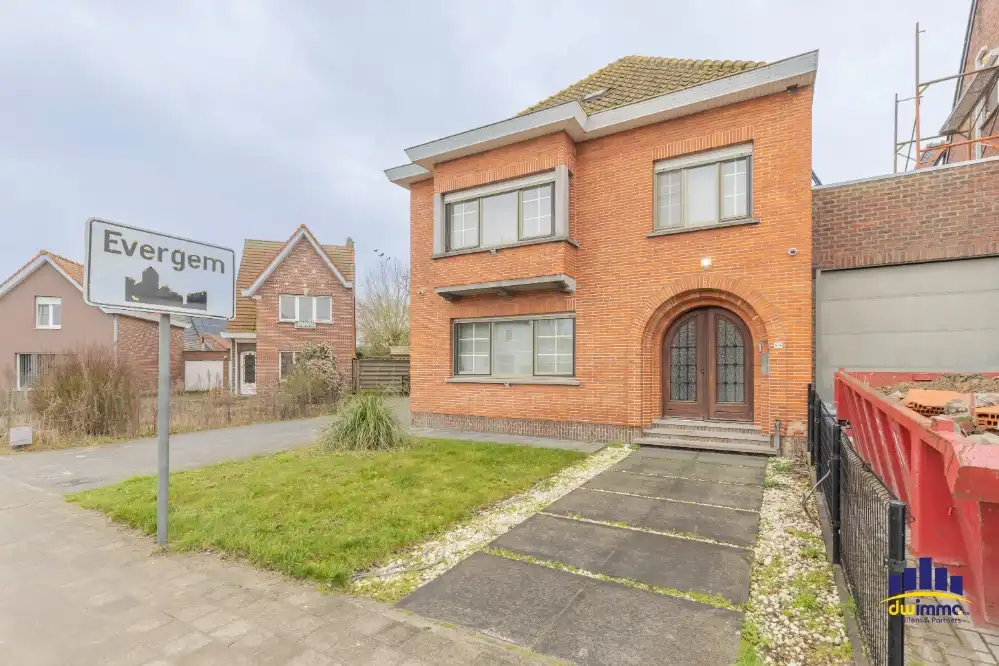 Instapklare, volledig gerenoveerde woning met 4 slaapkamers & ruime tuin in Evergem foto {{pictureIndex}}
