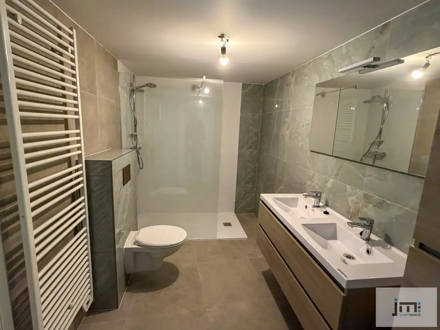 Gerenoveerde woning met tuin foto 9