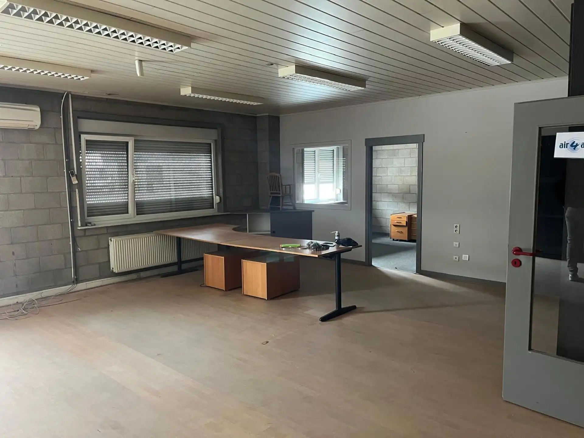 Magazijn 1020m² met kantoor te huur  foto 7