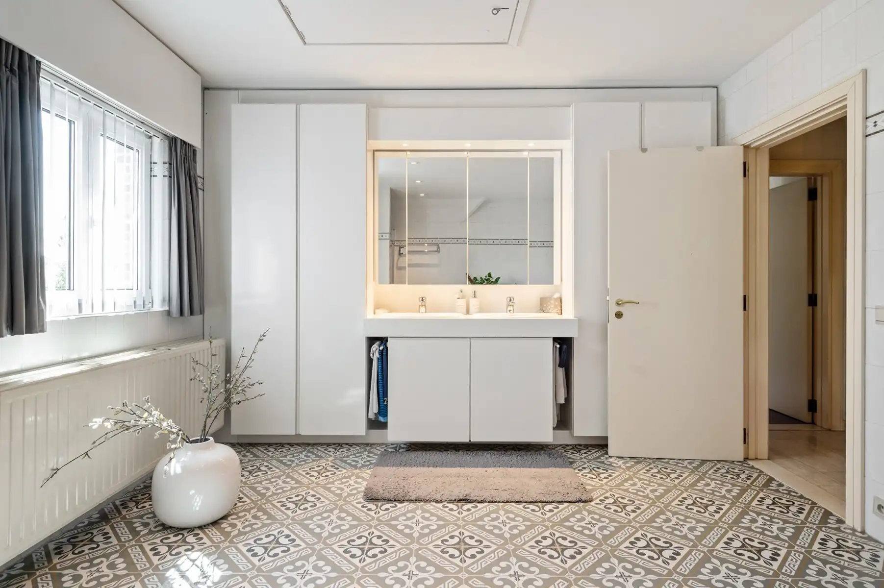 Ruime en lichtrijke villa in rustige, groene omgeving foto 27