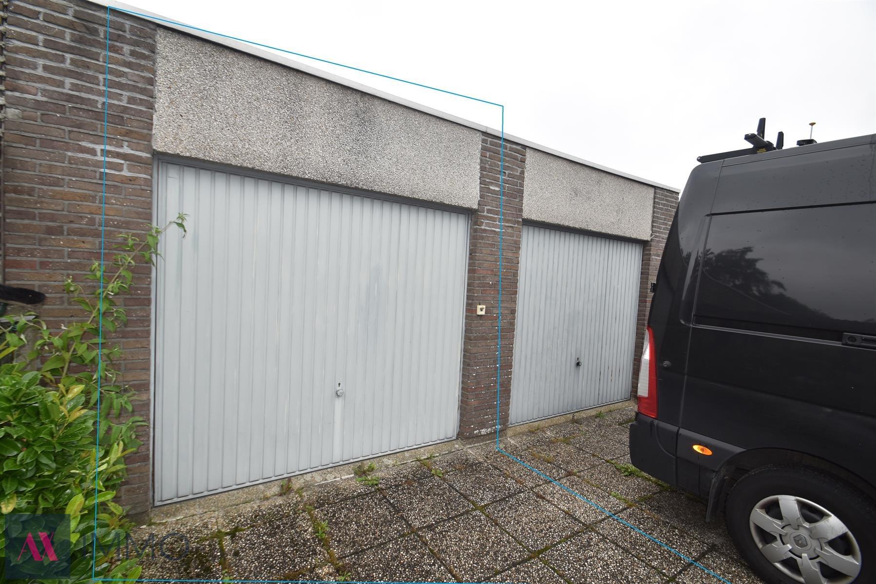 Centr. en rustig gel.woning met 3 slpk., gar., tuin en oprit op 4 are 80 ca foto 3