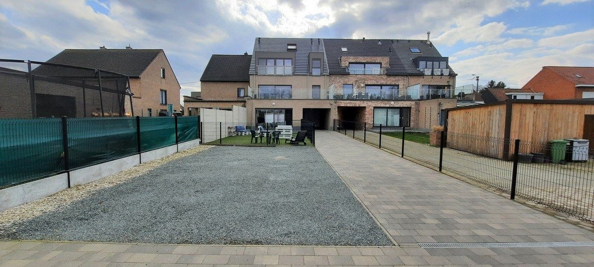 Gelijkvloers app met 1 slk, terras en tuintje, autostaanplaats én garage foto 12