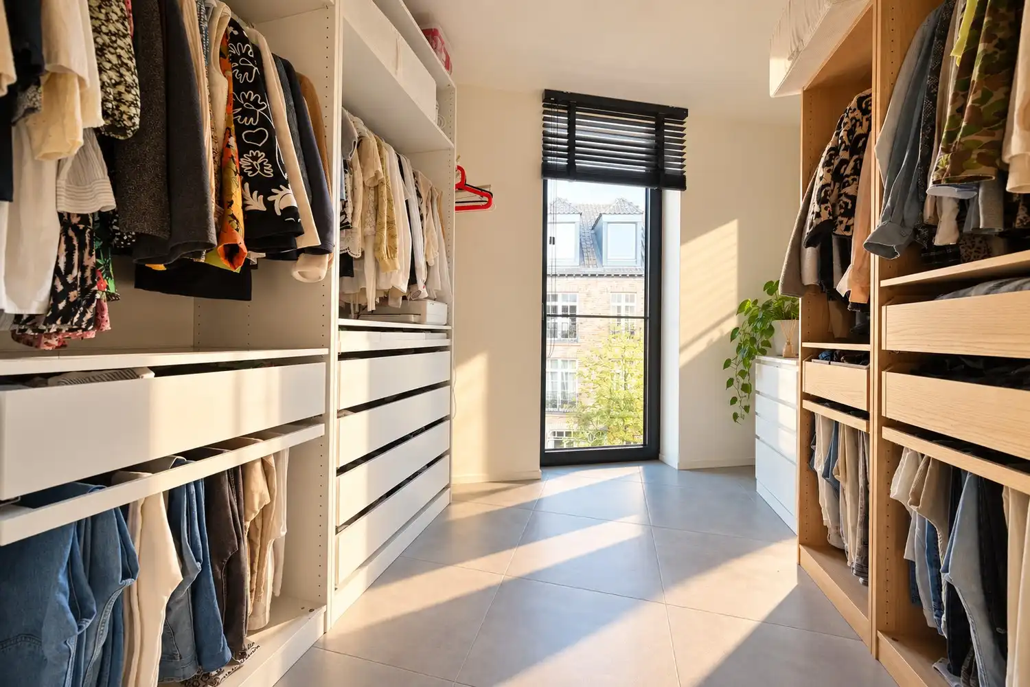 Lichtrijk hoekappartement met terras in hartje Lanaken foto 9