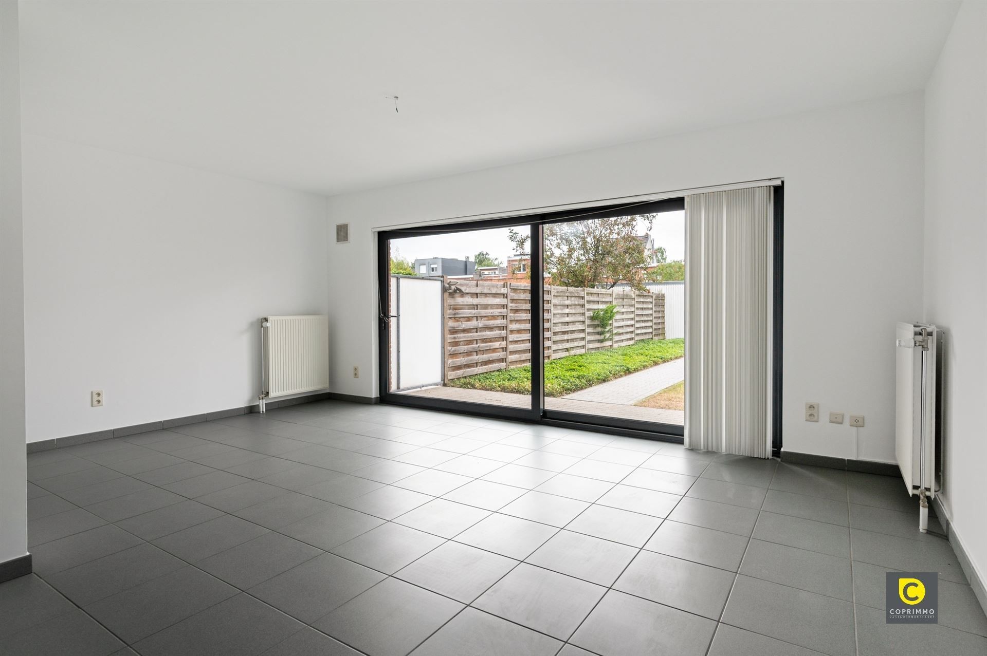 Gelijkvloers app met 2 slpk, tuin en garagebox foto 2