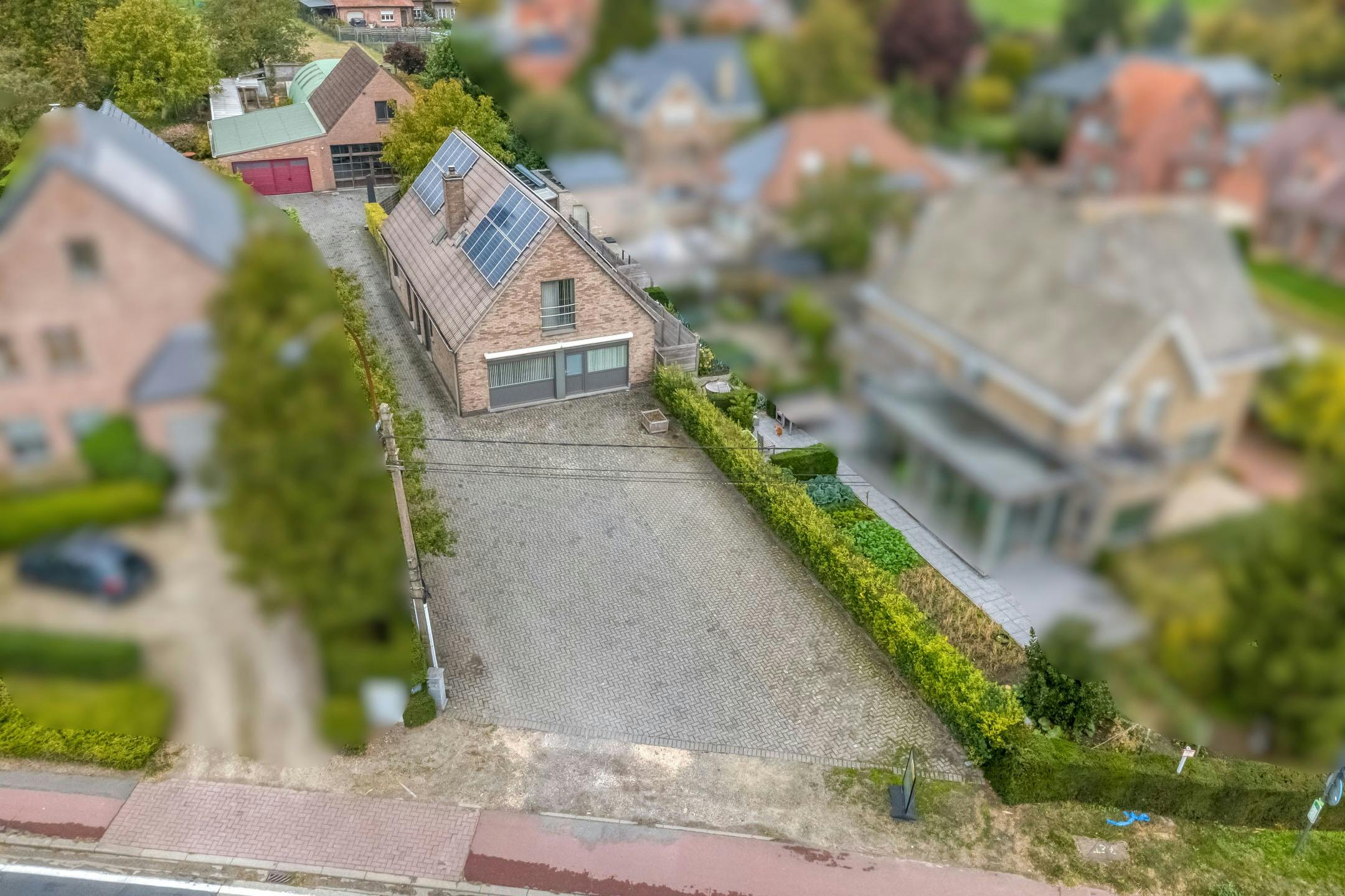 Unieke handelswoning met magazijn in Zomergem foto 3