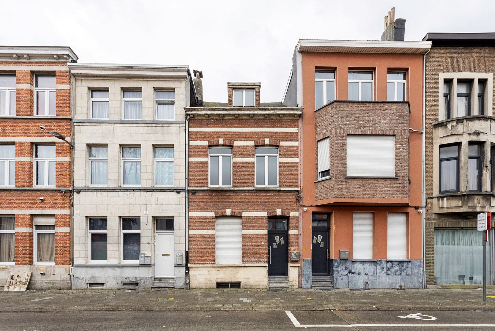 Eengezinswoning met 4 a 5 slaapkamers en koer! foto 17