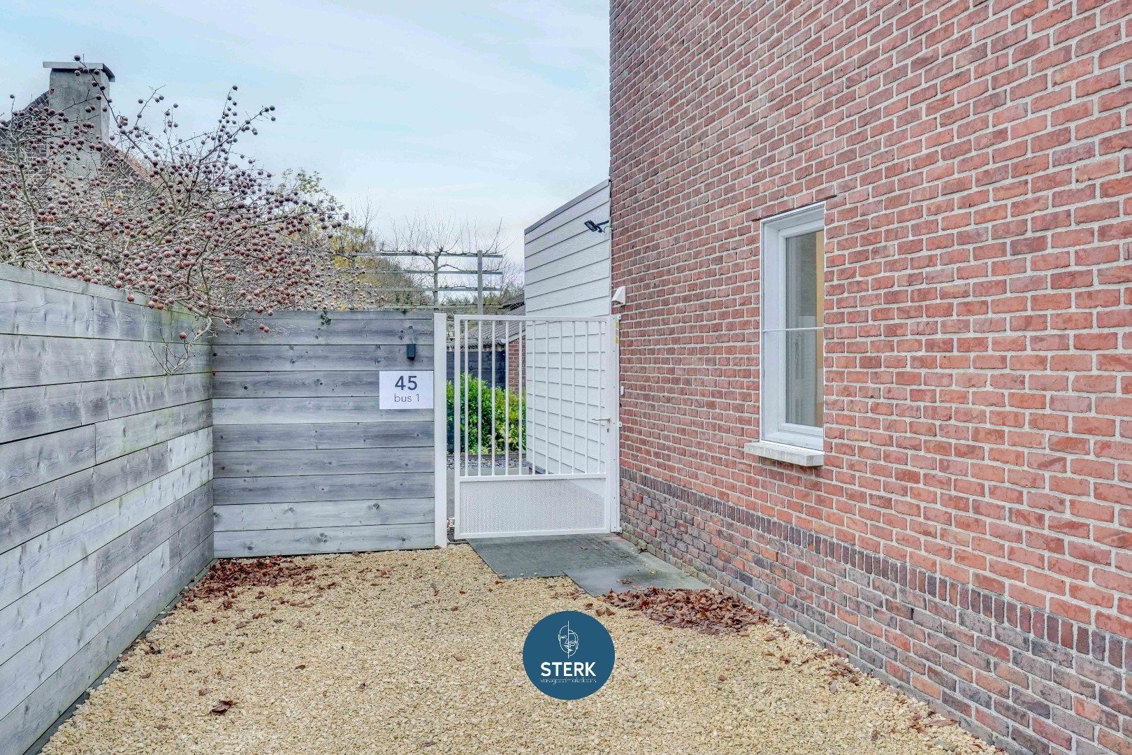 GELIJKVLOERS 1 SLPK-APPARTEMENT MET TUIN IN ZUTENDAAL !  foto 12