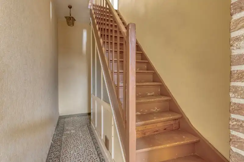 Charmante halfopen woning met authentieke elementen en prachtig zicht op de weilanden foto 3